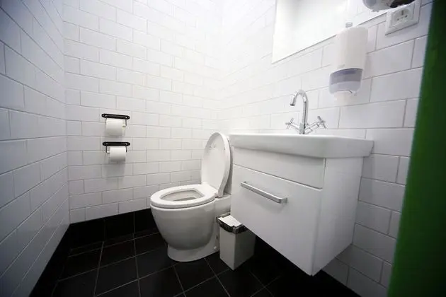 Tek Büyük Yataklı Oda, Ortak Banyo