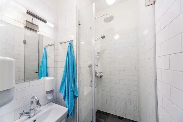 Tek Büyük Yataklı Oda, Ortak Banyo