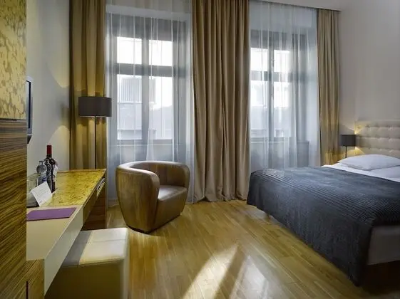 Deluxe Tek Büyük Yataklı Oda