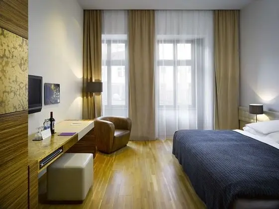Deluxe Tek Büyük Yataklı Oda