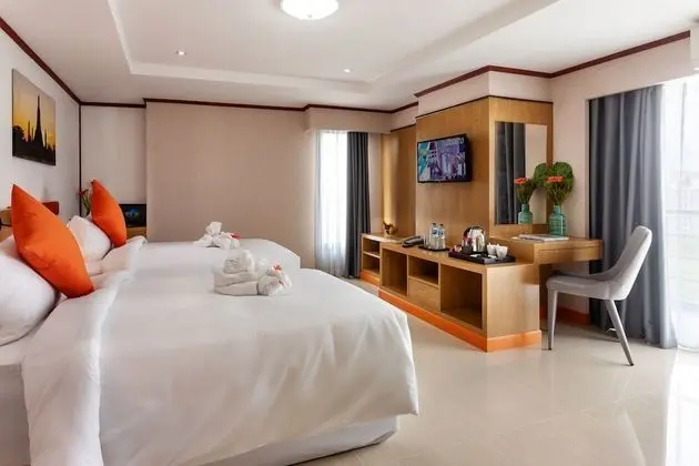 Deluxe Corner Room