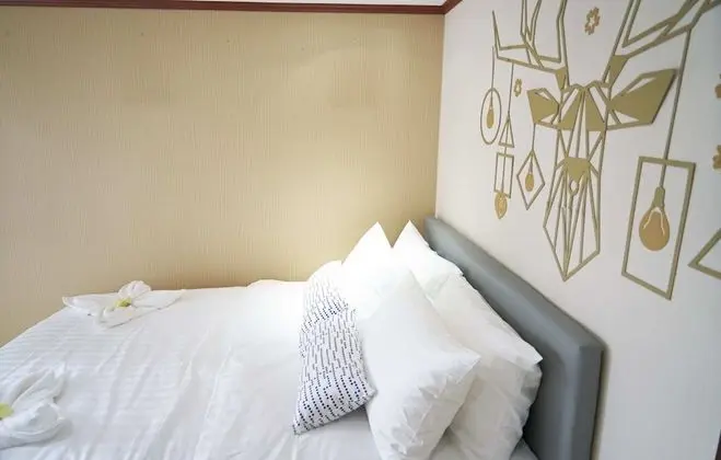 Deluxe Corner Room