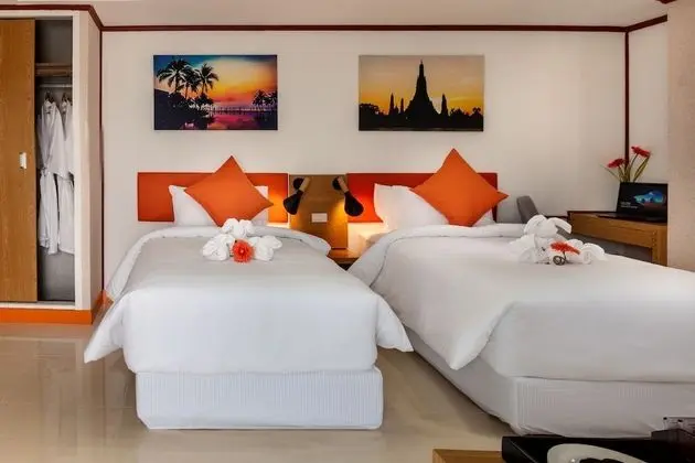 Deluxe Corner Room