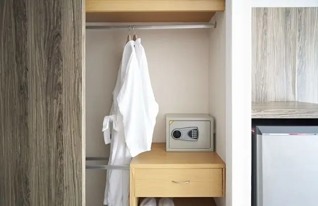 Deluxe Corner Room
