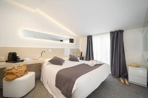 Deluxe Oda, 1 En Büyük (King) Boy Yatak, Balkon, Havuz Manzaralı