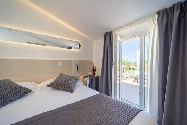 Deluxe Oda, 1 En Büyük (King) Boy Yatak, Balkon, Havuz Manzaralı