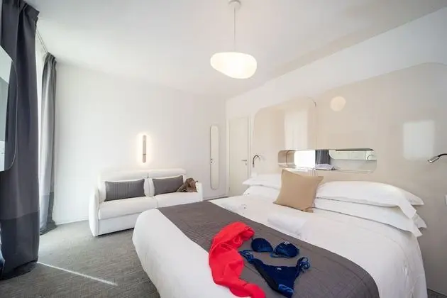 Junior Süit, 1 En Büyük (King) Boy Yatak ve Çekyat, Teras, Havuz Manzaralı