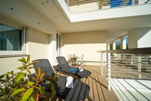 Junior Süit, 1 En Büyük (King) Boy Yatak ve Çekyat, Teras, Havuz Manzaralı