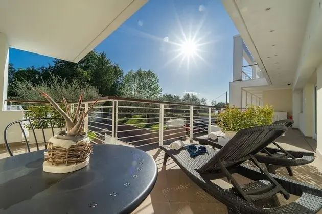 Junior Süit, 1 En Büyük (King) Boy Yatak ve Çekyat, Teras, Havuz Manzaralı