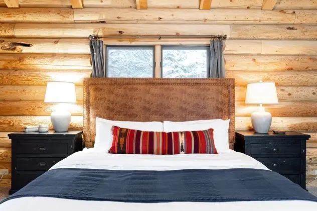 Kulübe, Birden Çok Yatak (Iconic Log Cabin Escape | Idaho Sprin)
