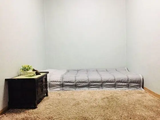 Tek Kişilik Oda, Sadece kadınlar için (Exclude Korean market)