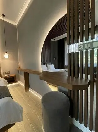 Çift Kişilik, Dağ Manzaralı