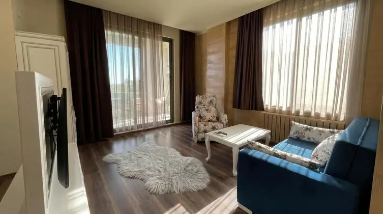Çift Kişilik, Deniz Manzaralı