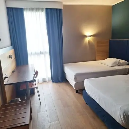 Üç Kişilik Oda