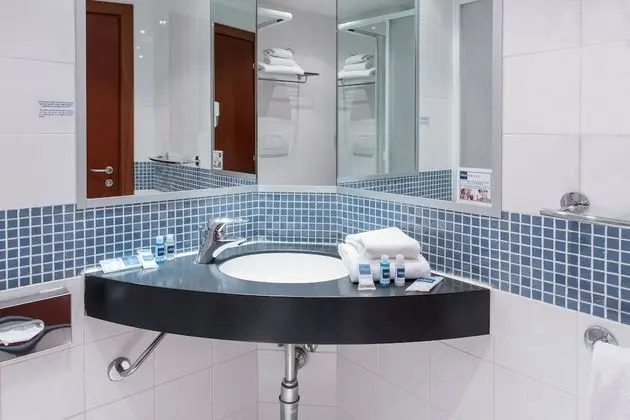 Büyük Yataklı Tek Kişilik Oda