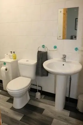 Business Ev, Özel Banyo (Large 3 Bedroom House)