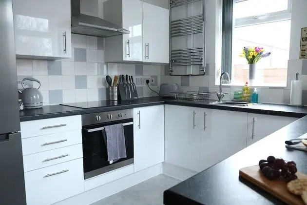 Business Ev, Özel Banyo (Large 3 Bedroom House)