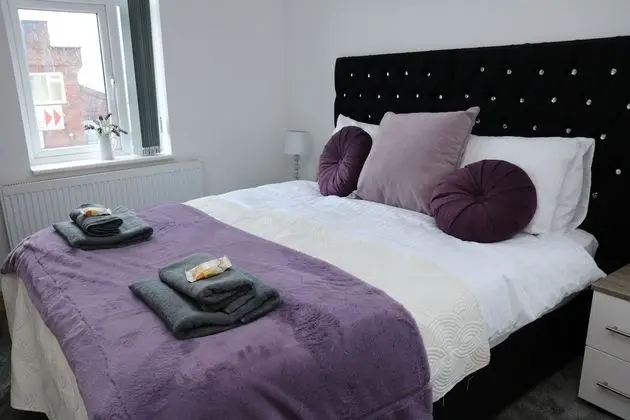 Business Ev, Özel Banyo (Large 3 Bedroom House)