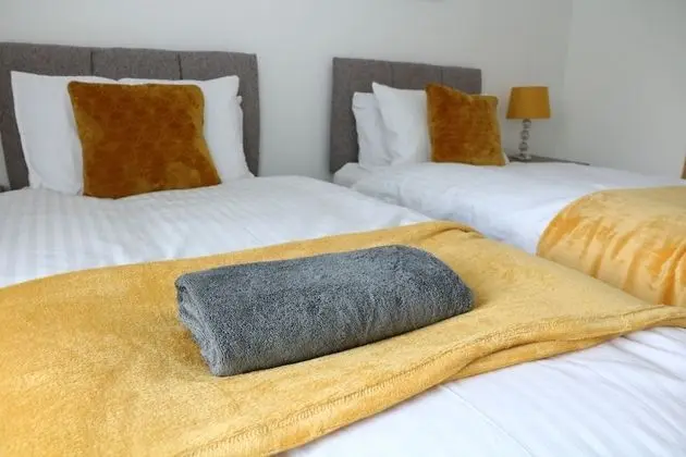 Business Ev, Özel Banyo (Large 3 Bedroom House)