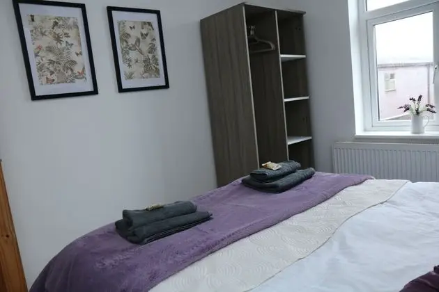 Business Ev, Özel Banyo (Large 3 Bedroom House)