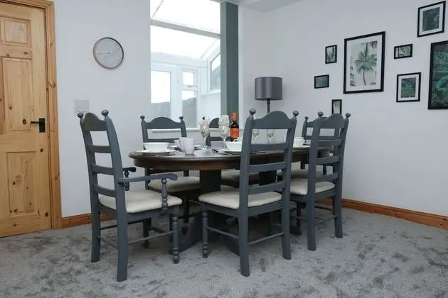 Business Ev, Özel Banyo (Large 3 Bedroom House)