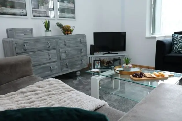 Business Ev, Özel Banyo (Large 3 Bedroom House)