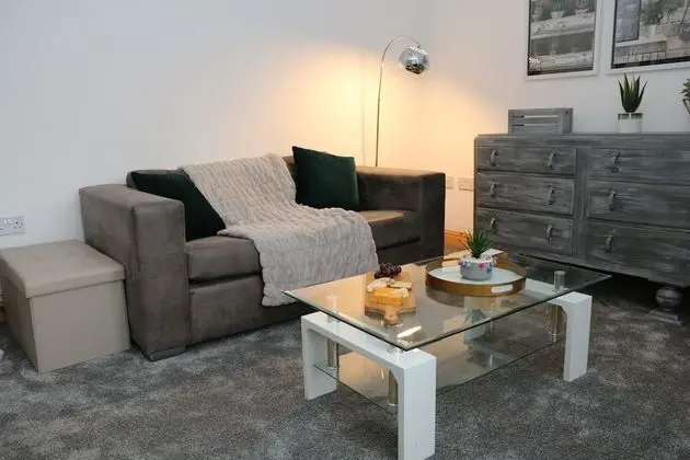 Business Ev, Özel Banyo (Large 3 Bedroom House)