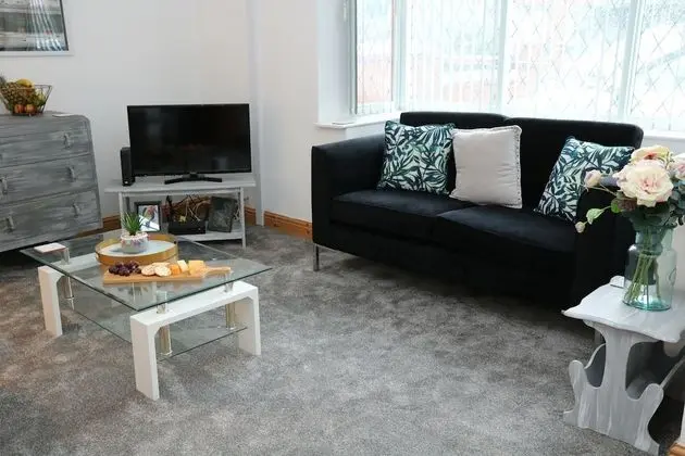 Business Ev, Özel Banyo (Large 3 Bedroom House)