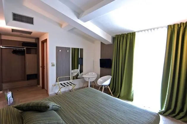 Standard Tek Büyük veya İki Ayrı Yataklı Oda, Balkon, Göl Manzaralı