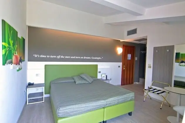 Standard Tek Büyük veya İki Ayrı Yataklı Oda, Balkon, Göl Manzaralı