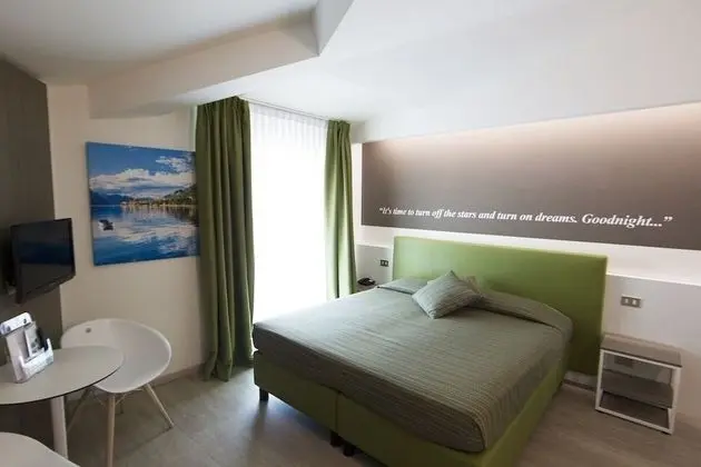 Standard Tek Büyük veya İki Ayrı Yataklı Oda, Balkon, Göl Manzaralı