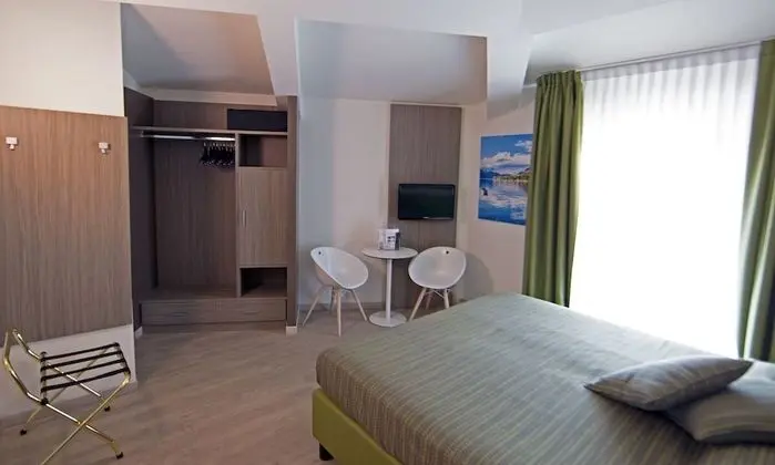 Standard Tek Büyük veya İki Ayrı Yataklı Oda, Balkon, Göl Manzaralı