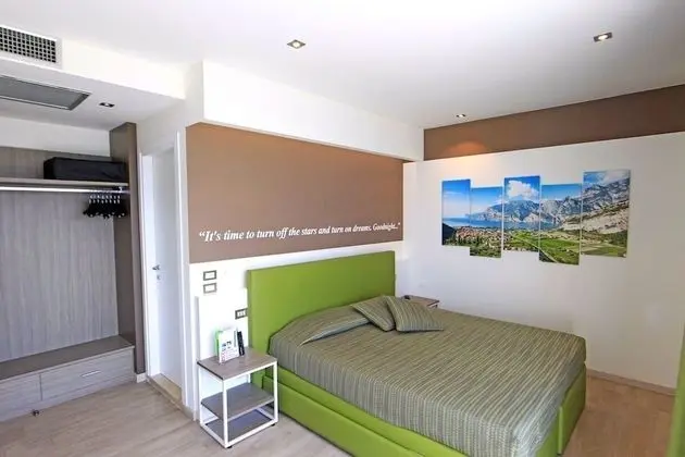Superior Tek Büyük Yataklı Oda, Balkon, Göl Manzaralı