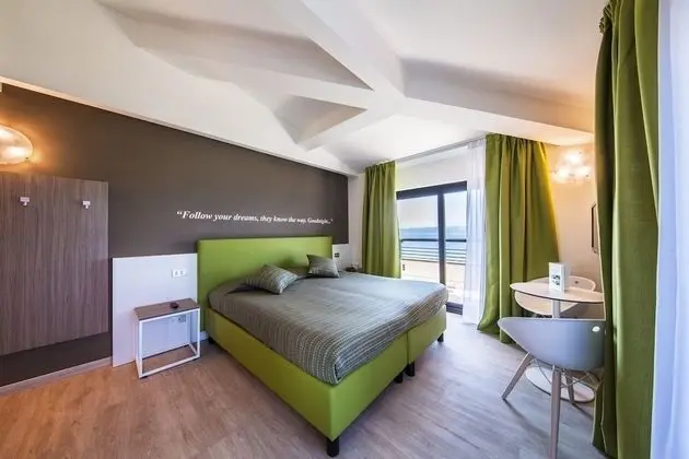 Superior Tek Büyük Yataklı Oda, Balkon, Göl Manzaralı