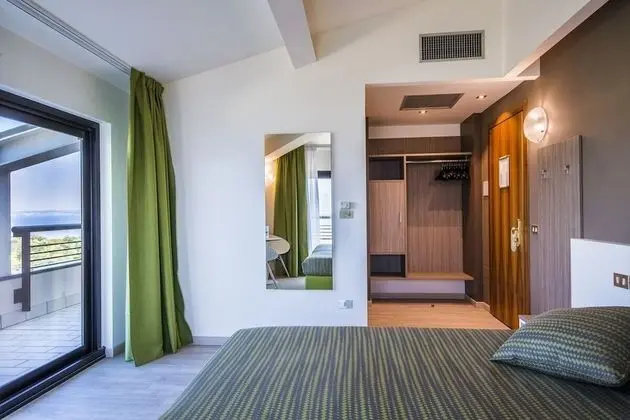 Superior Tek Büyük Yataklı Oda, Balkon, Göl Manzaralı