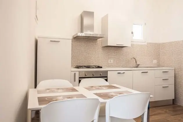 Apart Daire, Ek Bina