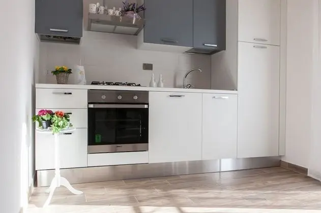 Apart Daire, Ek Bina