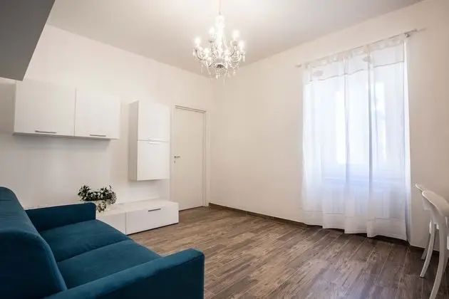 Apart Daire, Ek Bina