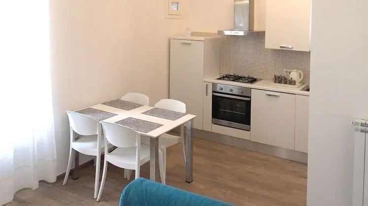 Apart Daire, Ek Bina