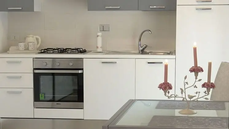 Apart Daire, Ek Bina