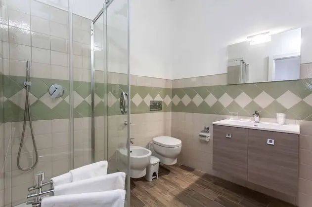 Apart Daire, Ek Bina