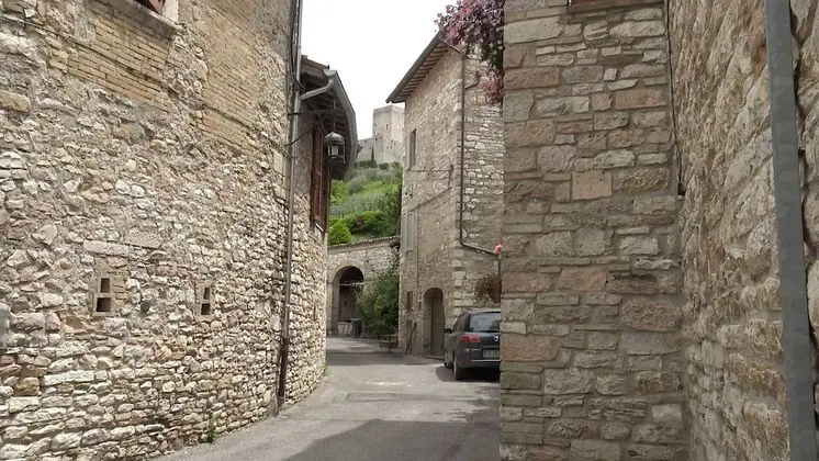 Apart Daire, Ek Bina