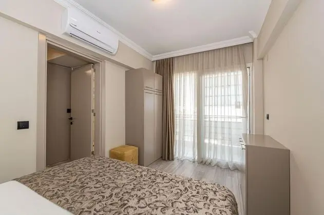 Suite, Havuz veya Bahçe Manzaralı, Balkonlu