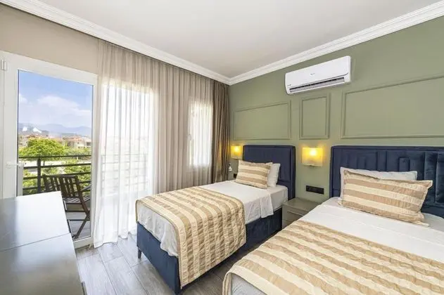 Suite, Havuz veya Bahçe Manzaralı, Balkonlu