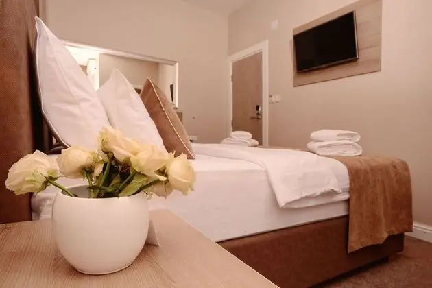 Basic Tek Büyük Yataklı Oda