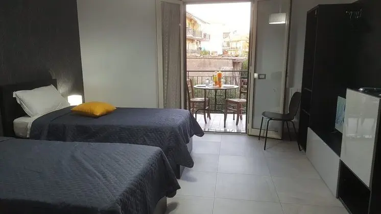 Tek Büyük Yataklı Oda, 2 Tek Kişilik Yatak