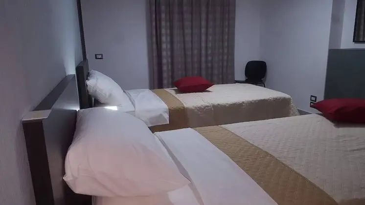 Tek Büyük Yataklı Oda, 2 Tek Kişilik Yatak