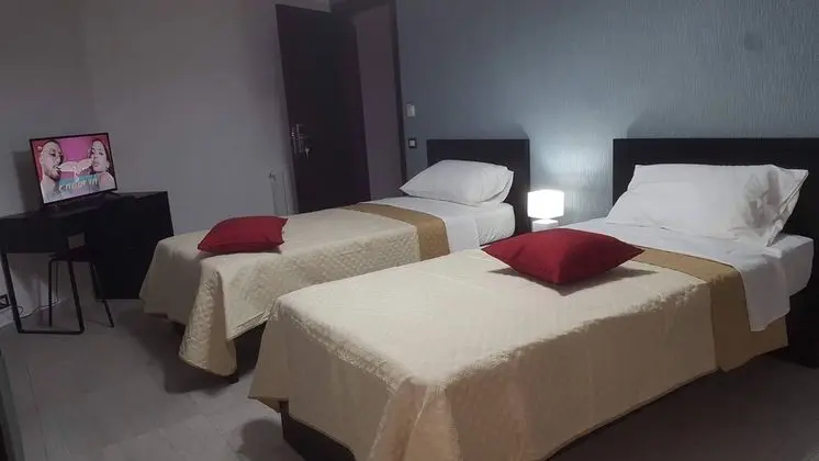 Tek Büyük Yataklı Oda, 2 Tek Kişilik Yatak