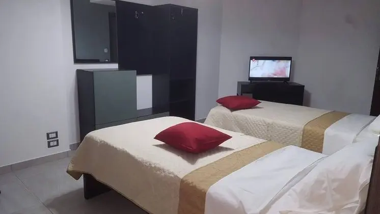 Tek Büyük Yataklı Oda, 2 Tek Kişilik Yatak