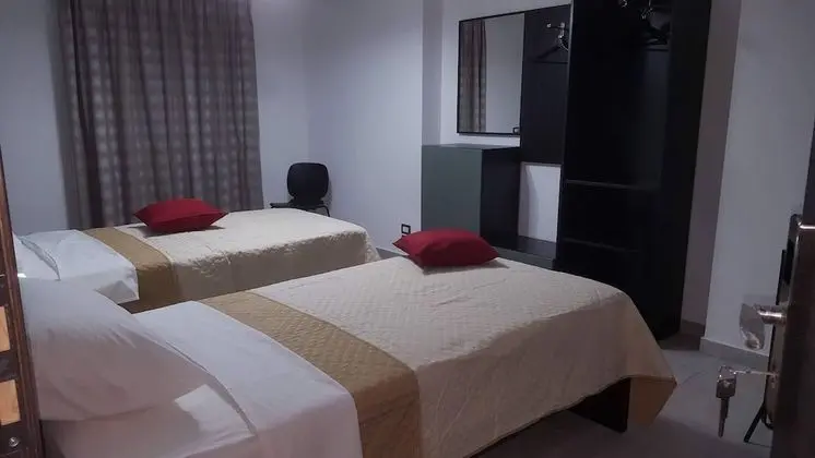 Tek Büyük Yataklı Oda, 2 Tek Kişilik Yatak